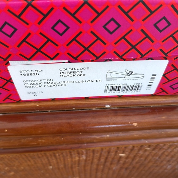 Tory Burch Black embellished lug leather loafer, size 6 - Picture 3 of 7